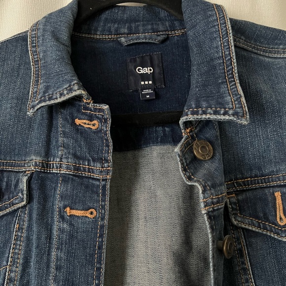 GAP Medium Women’s Jean Jacket - Picture 2 of 3